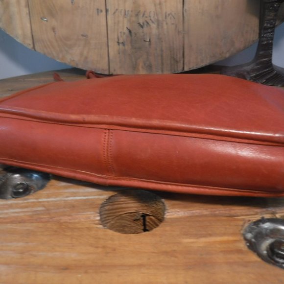 Vintage Coach NYC Basic Bag/Zippered Clutch №9455 in Rust - Picture 8 of 11